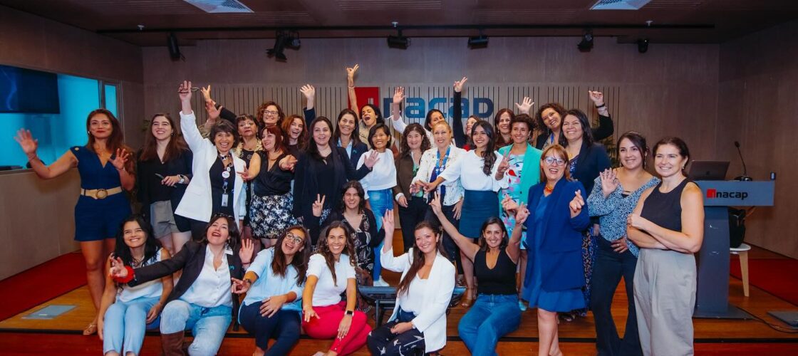 AME realiza taller de liderazgo con visión personal en el marco del Mes de la Mujer 2025