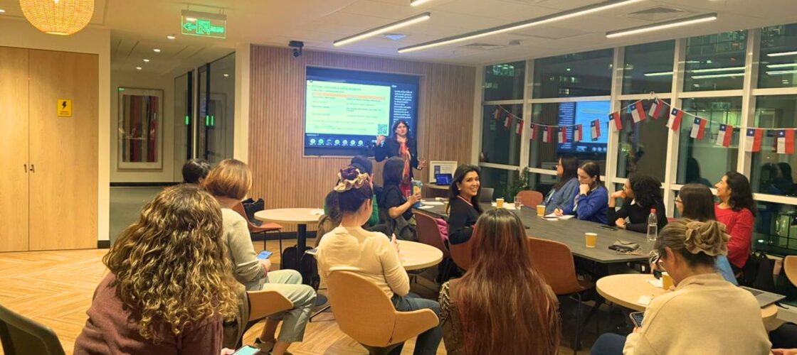 AME realiza taller sobre inteligencia artificial para socias con enfoque en aplicaciones prácticas al entorno profesional