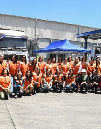 Socias de AME realizan visita técnica a la planta de hidrógeno verde de Walmart Chile