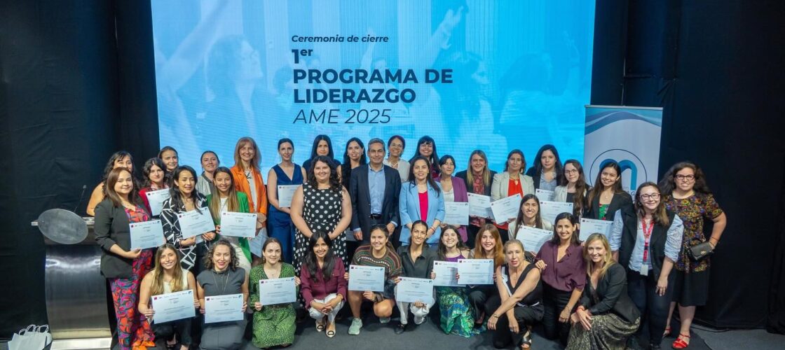 AME celebra el cierre del Programa de Liderazgo Generación Luz con reconocimiento a las egresadas y al equipo formador