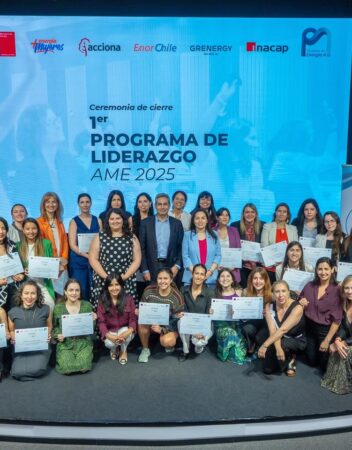AME celebra el cierre del Programa de Liderazgo Generación Luz con reconocimiento a las egresadas y al equipo formador