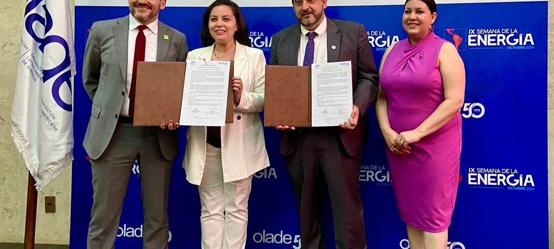 AME firma acuerdo con OLADE para fortalecer la participación femenina en el sector energético de América Latina y el Caribe
