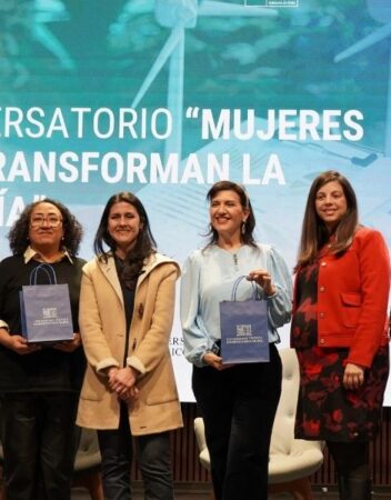 Mujeres que transforman la energía: AME participa en conversatorio sobre liderazgo, trayectorias y equidad