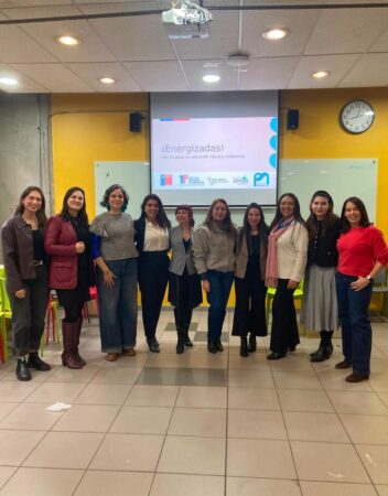 Energizadas conectó a estudiantes técnico-profesionales con mujeres del sector energético