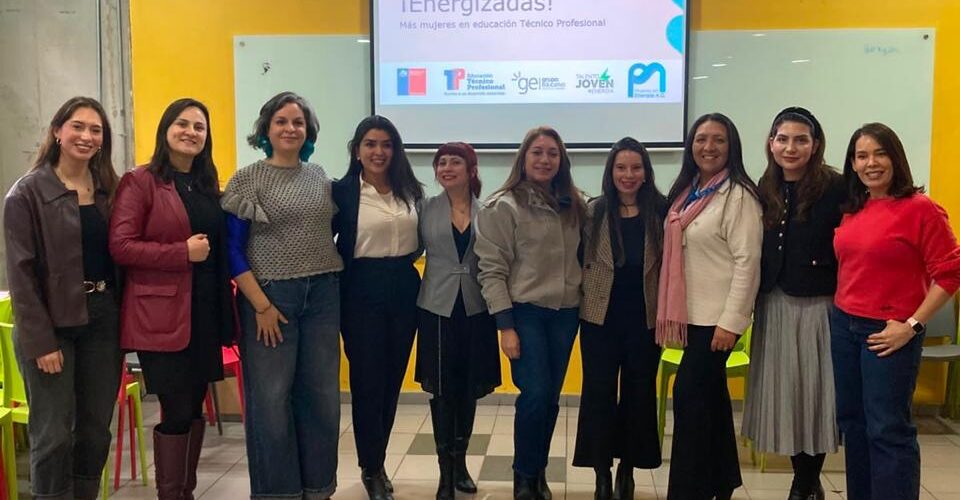 Energizadas conectó a estudiantes técnico-profesionales con mujeres del sector energético